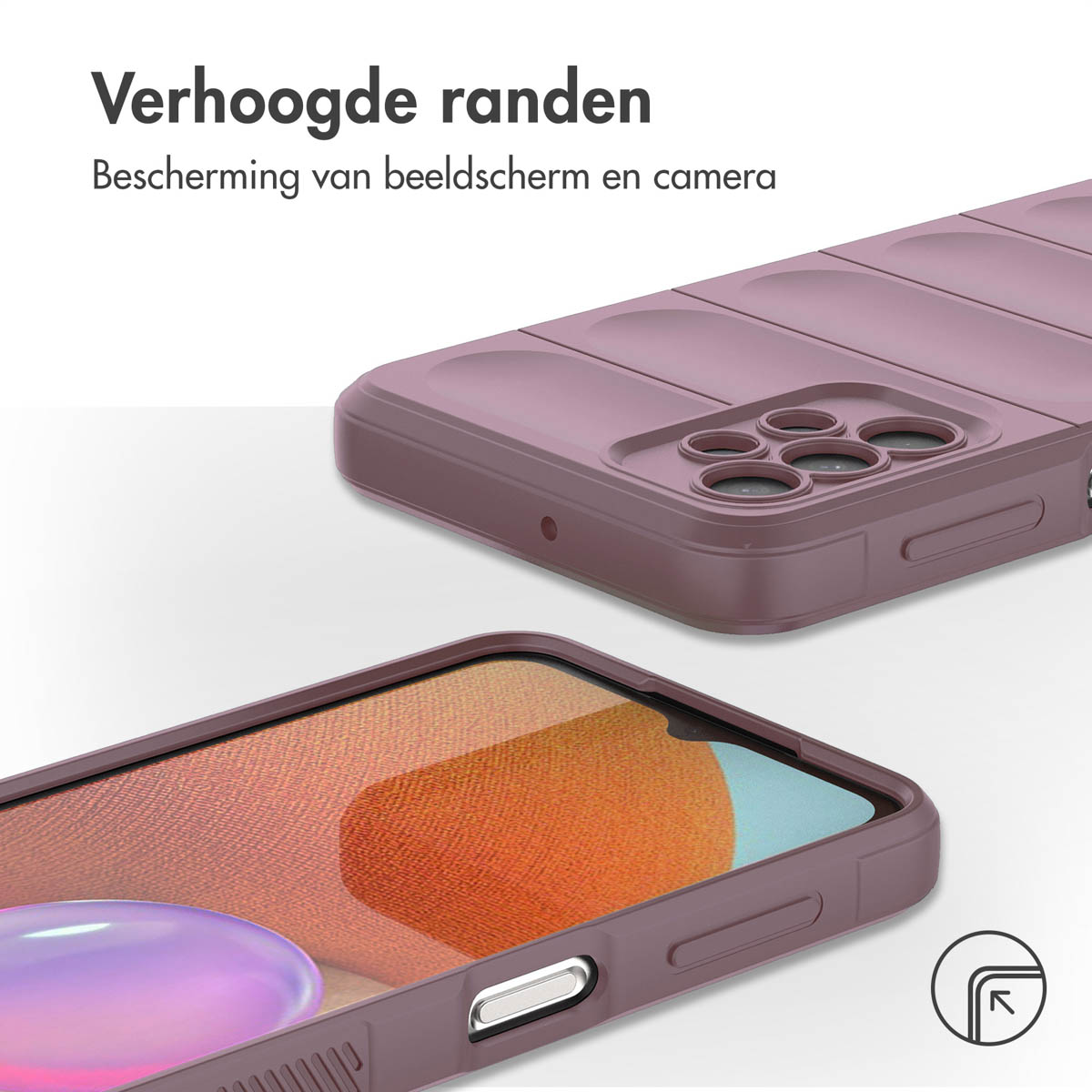 Een telefoonhoesje, in een stoffige roze kleur, bedekt gedeeltelijk een telefoon. De hoes heeft verhoogde randen voor scherm- en camerabescherming.