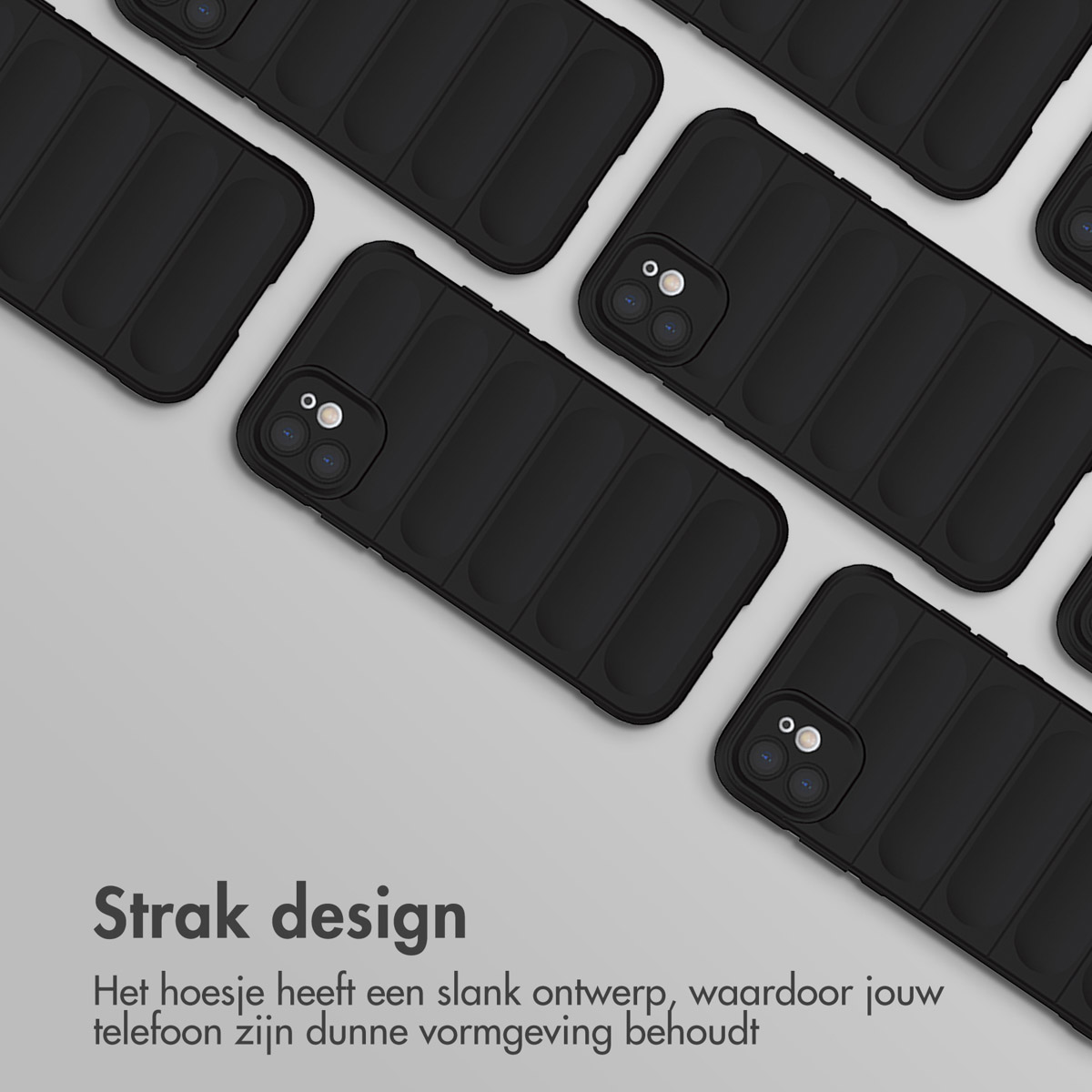 Des coques de téléphone noires avec un design texturé sont disposées sur une surface grise.