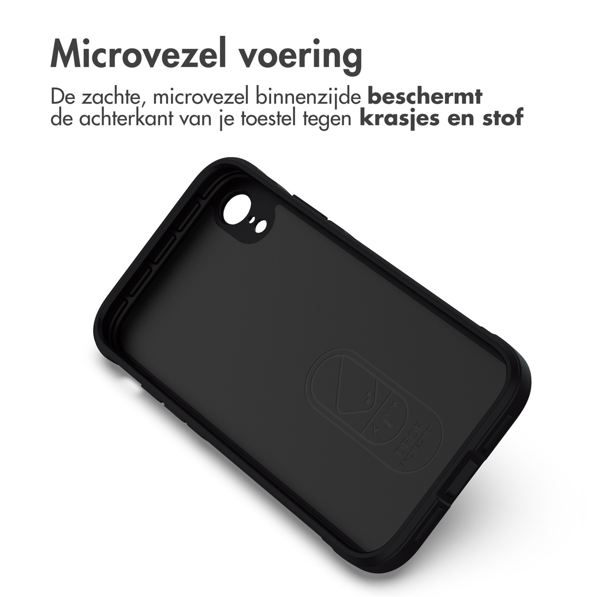 Coque noire avec téléphone, isolée sur surface blanche.