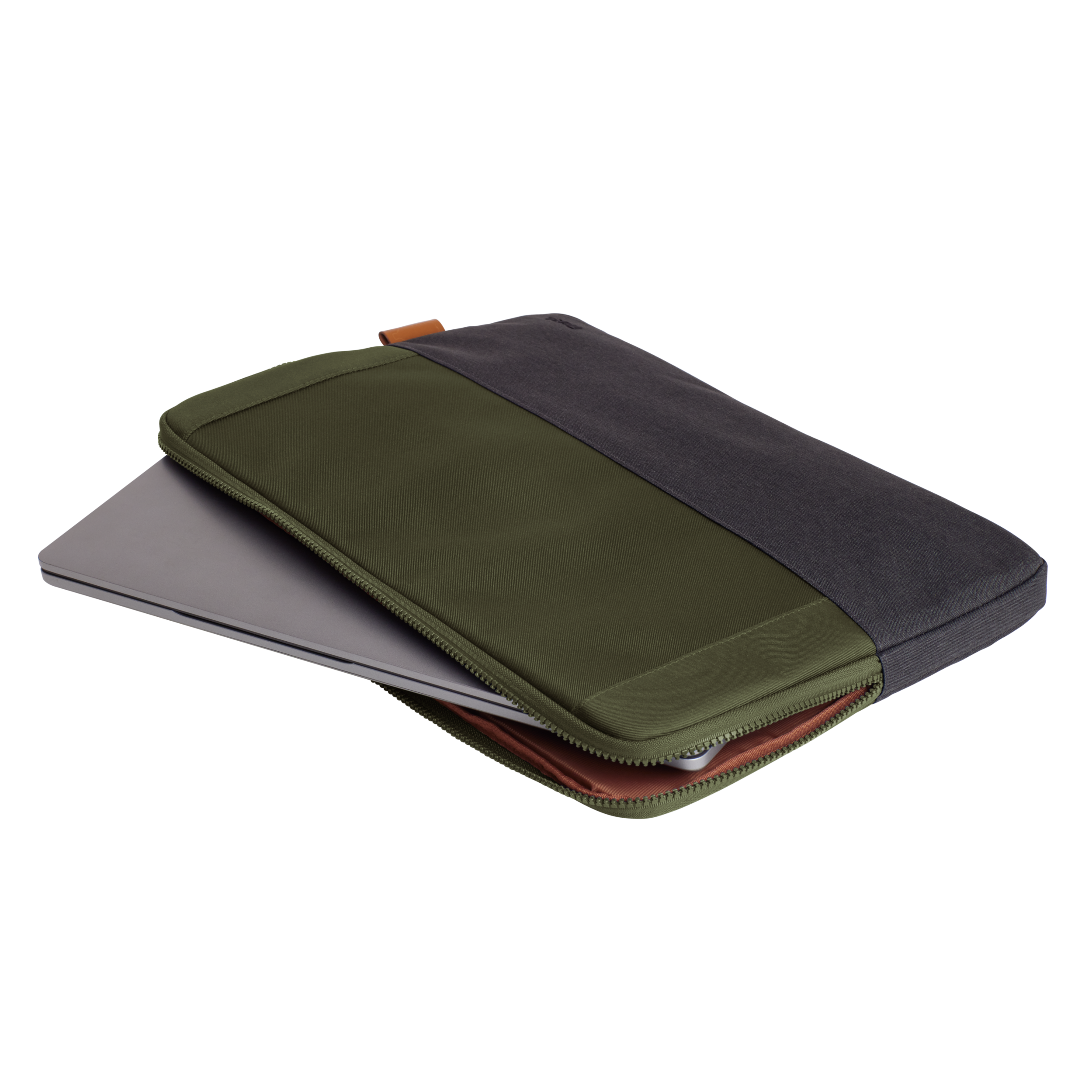 Un laptop in una custodia verde e grigia. La custodia è chiusa con la zip.
