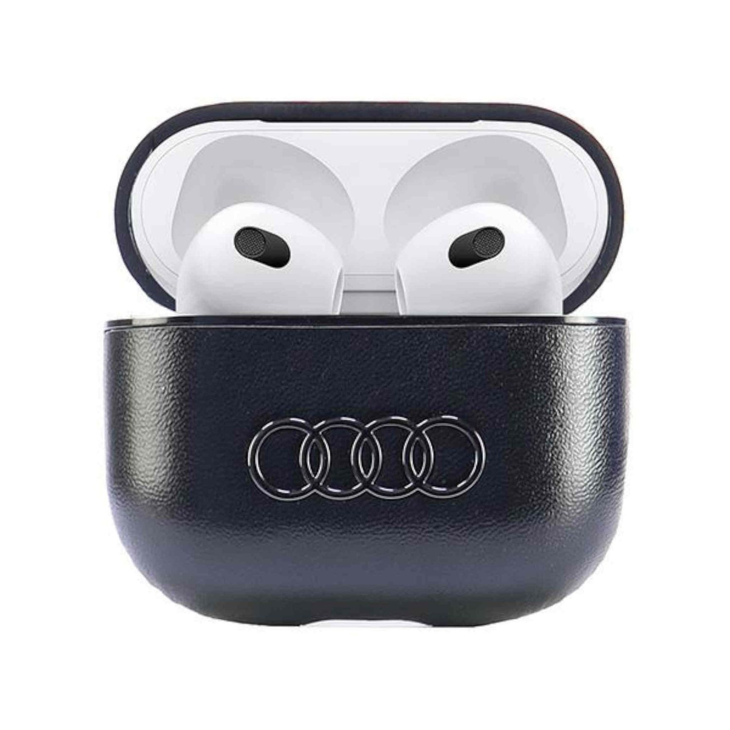 Schwarzes AirPods-Etui mit dem Audi-Logo. AirPods sind darin und sichtbar.