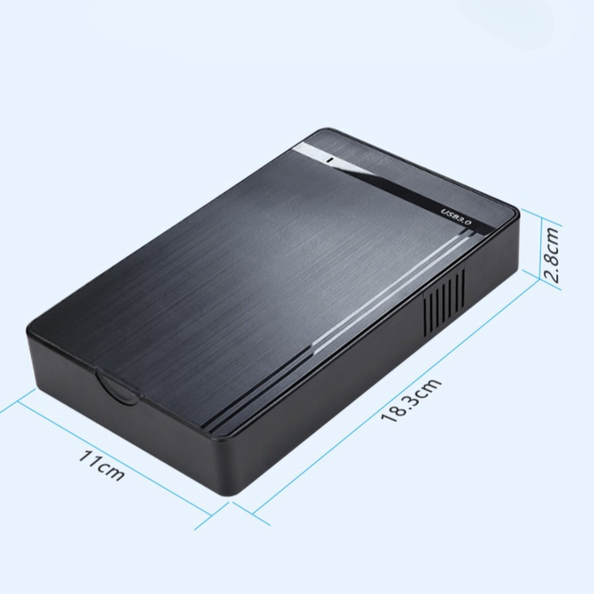 Schwarze rechteckige USB 3.0 externe Festplatte, mit Maßangaben, auf blauer Oberfläche.
