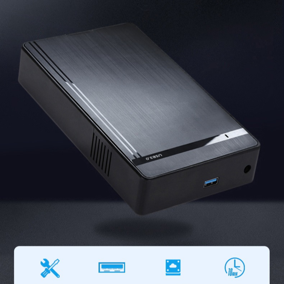 Schwarzes rechteckiges Festplattengehäuse mit USB 3.0-Anschluss und blauem Hintergrund.