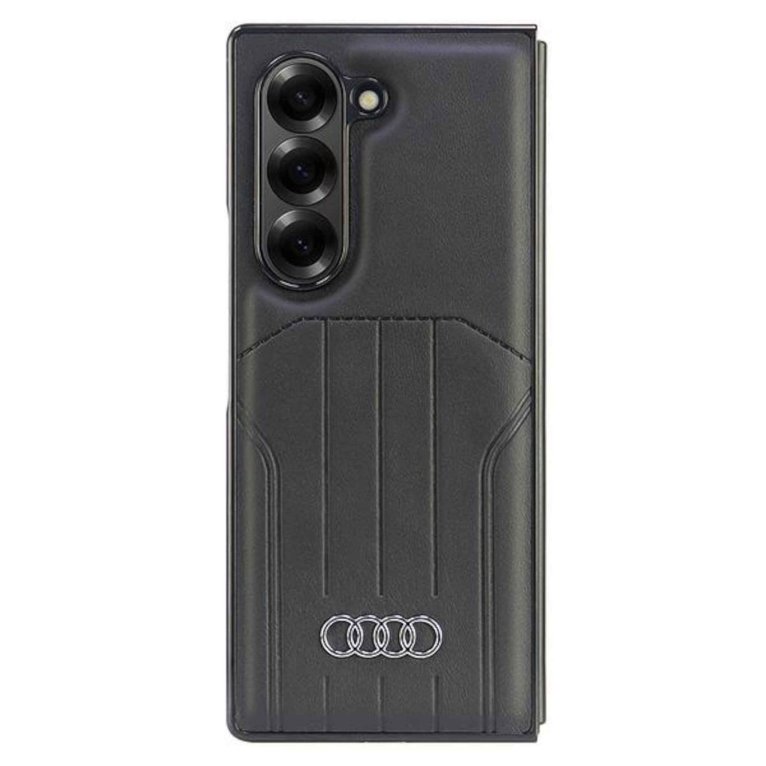 Custodia per telefono in pelle nera con logo Audi e tre obiettivi della fotocamera. La custodia è chiusa.