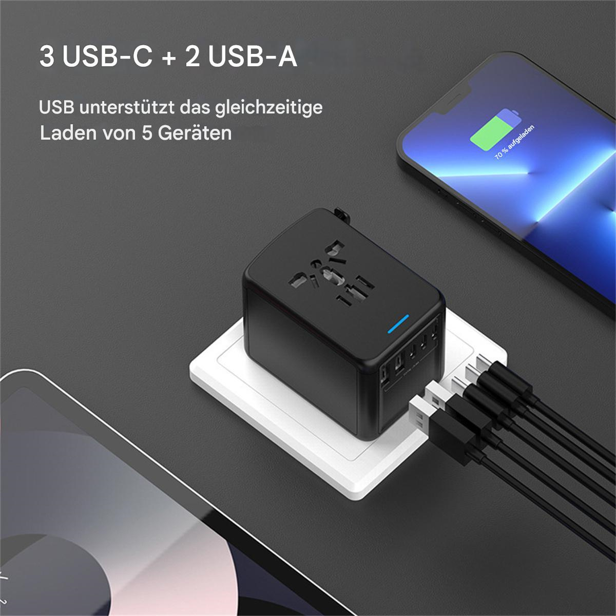 Schwarzer Universal-Netzadapter mit mehreren USB-Anschlüssen und einem weißen Stecker. Ein Telefon lädt.