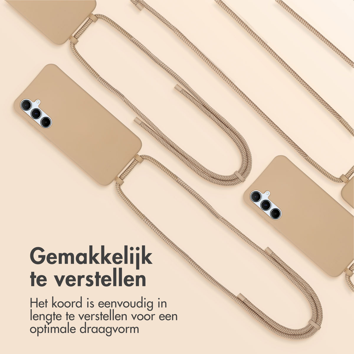 Beige telefoonhoesjes met koorden worden getoond, gerangschikt in een patroon. Tekst vermeldt de verstelbaarheid.