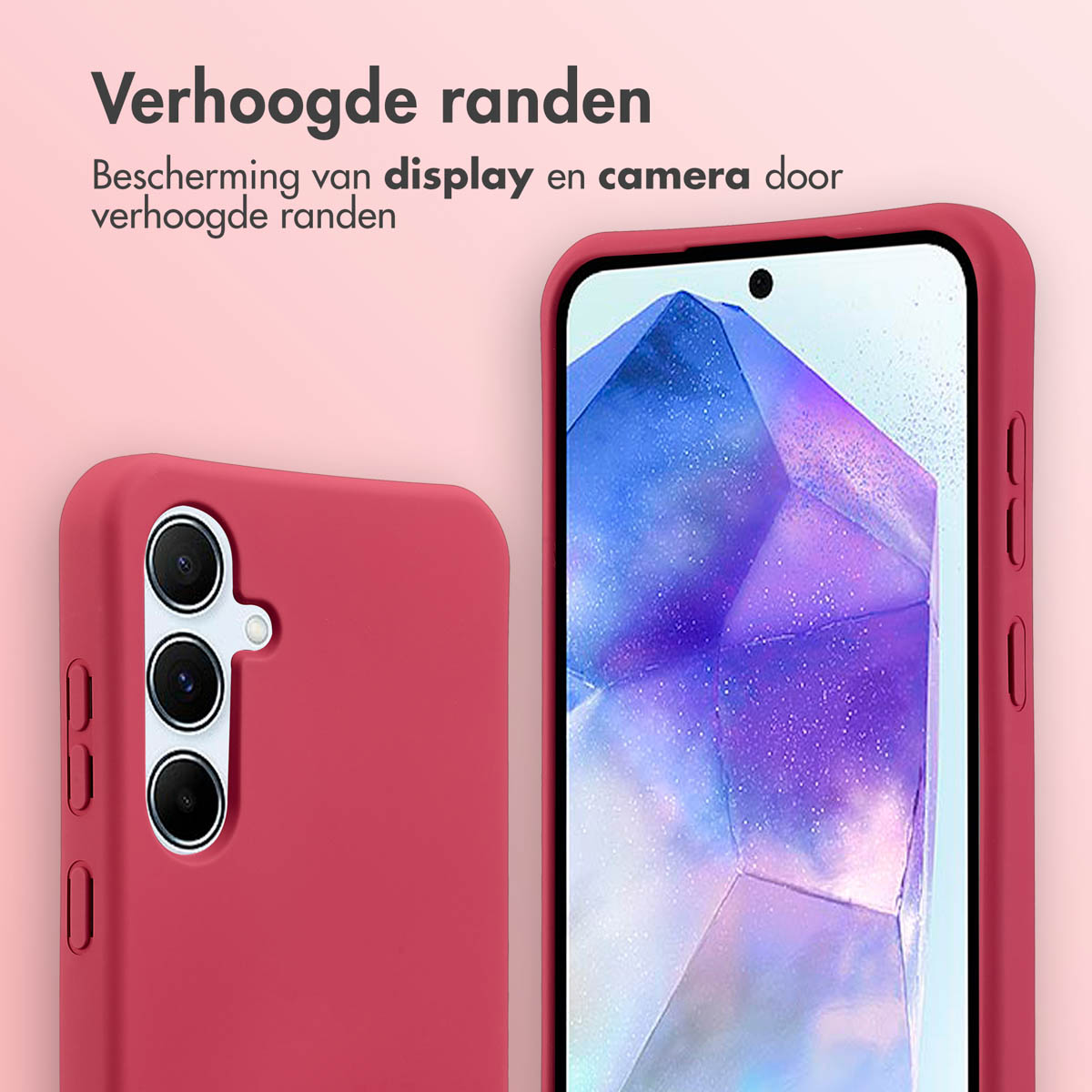 Rode telefoonhoes met drie cameralenzen op de achterkant. Het scherm is zichtbaar.