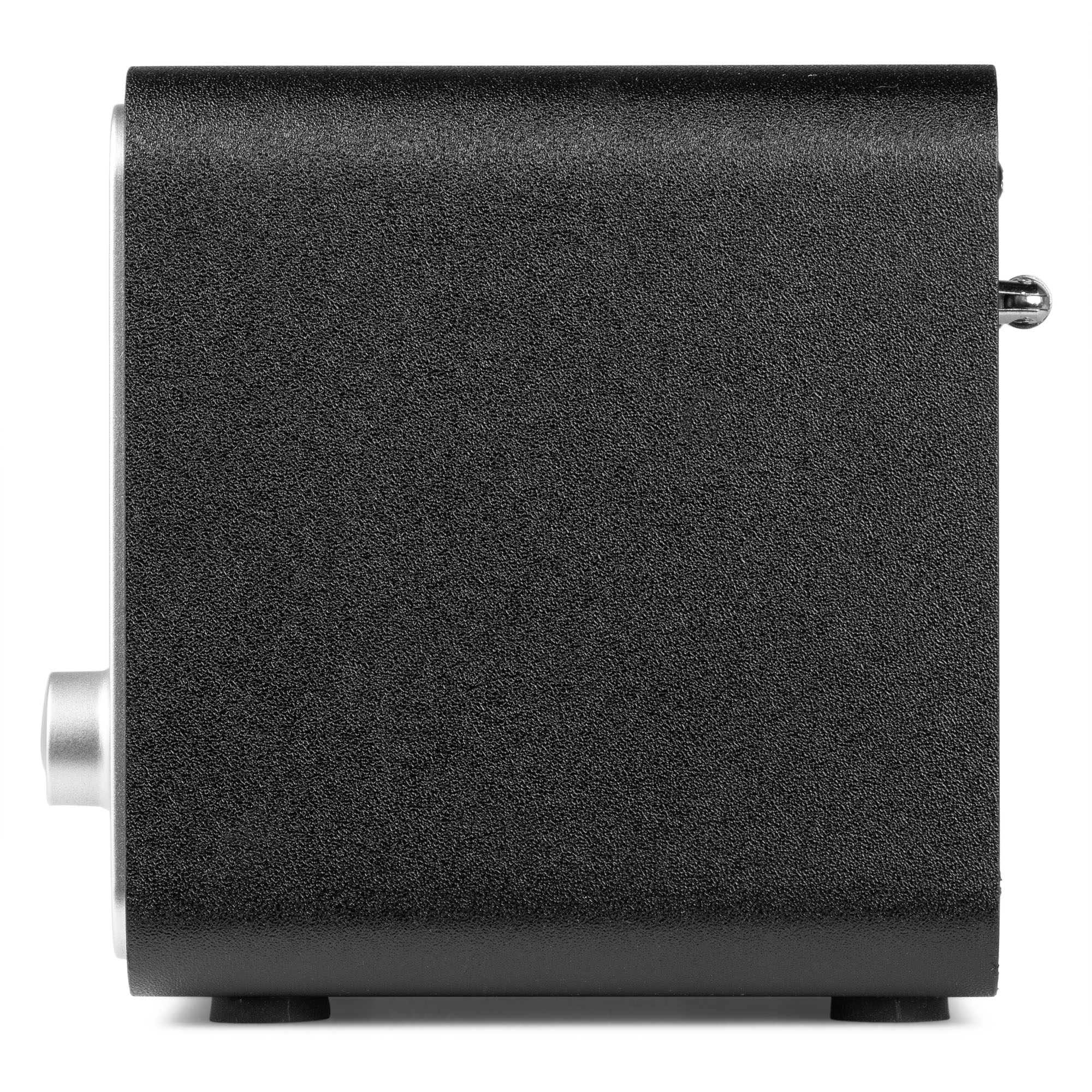Altavoz negro con una perilla plateada y una superficie texturizada.
