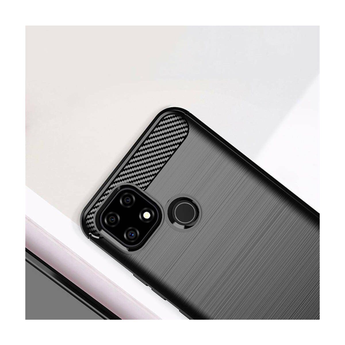 Primo piano di una custodia per telefono con superficie strutturata e ritagli per la fotocamera.