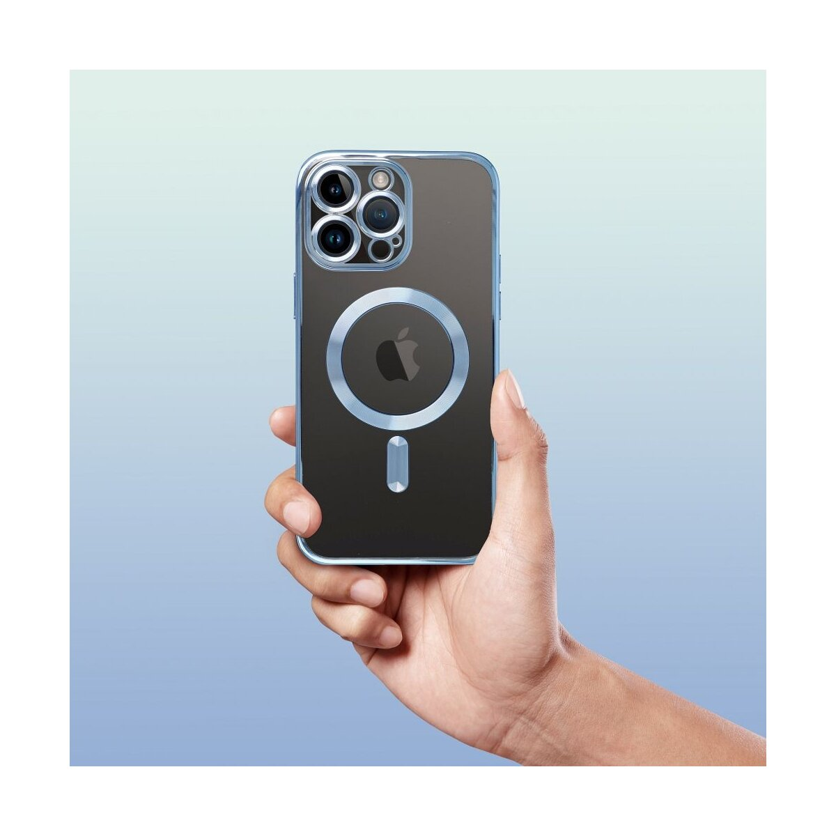 Mano che tiene un telefono con una custodia trasparente con bordi blu. Logo Apple visibile.