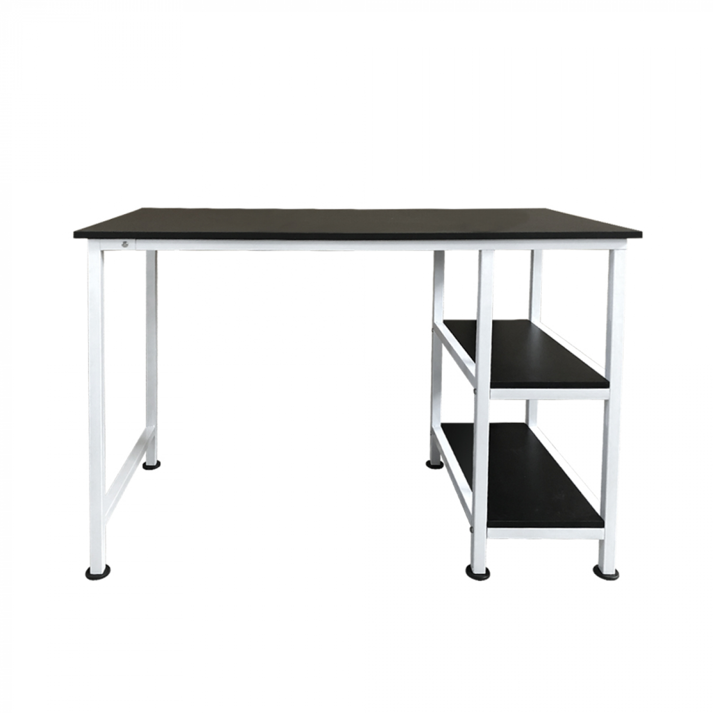 Zwart en wit bureau met twee planken, witte poten en een zwart blad.