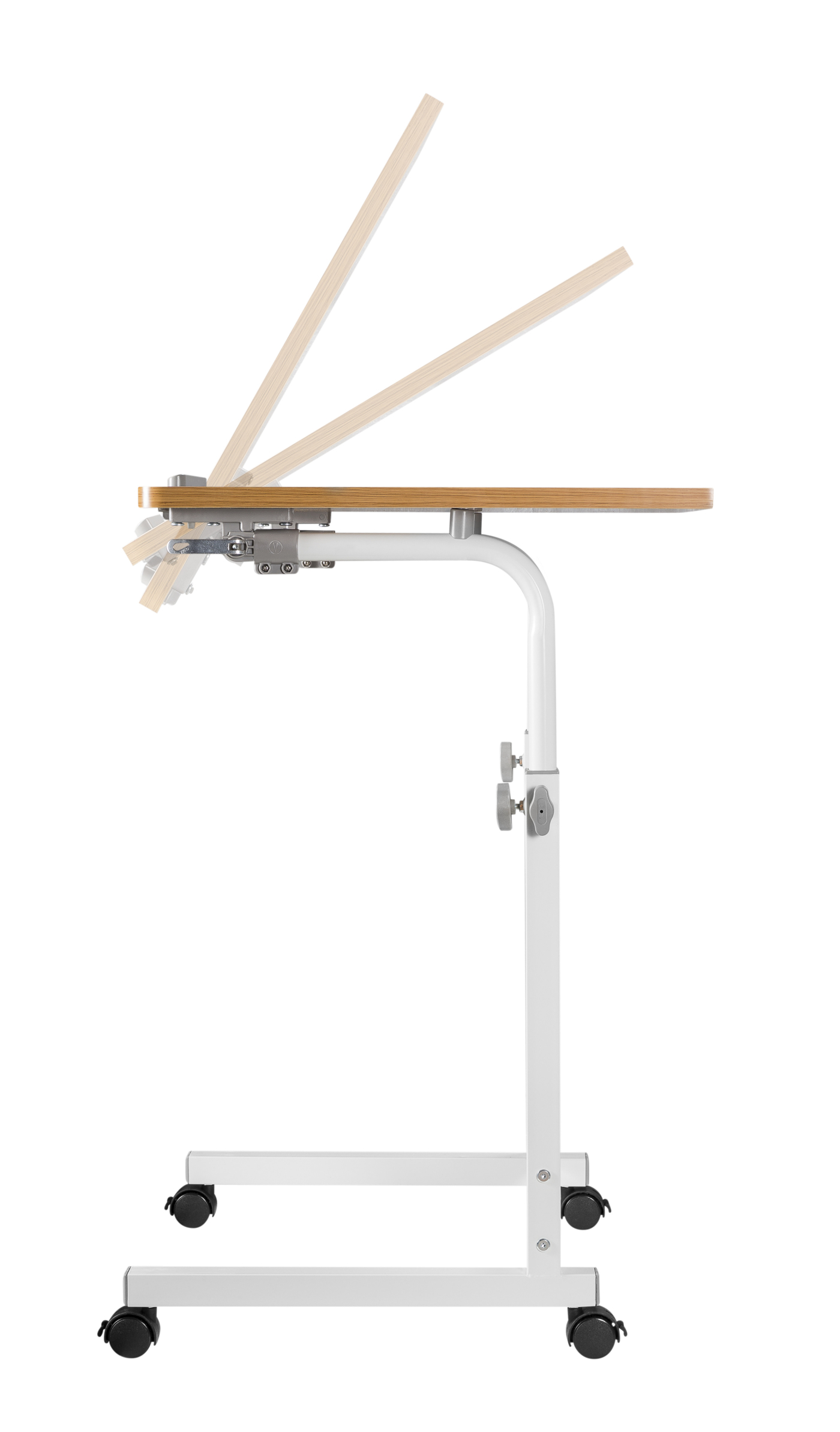 Mobiele tafel met een houten blad, verstelbare hoogte en wielen. Witte achtergrond.