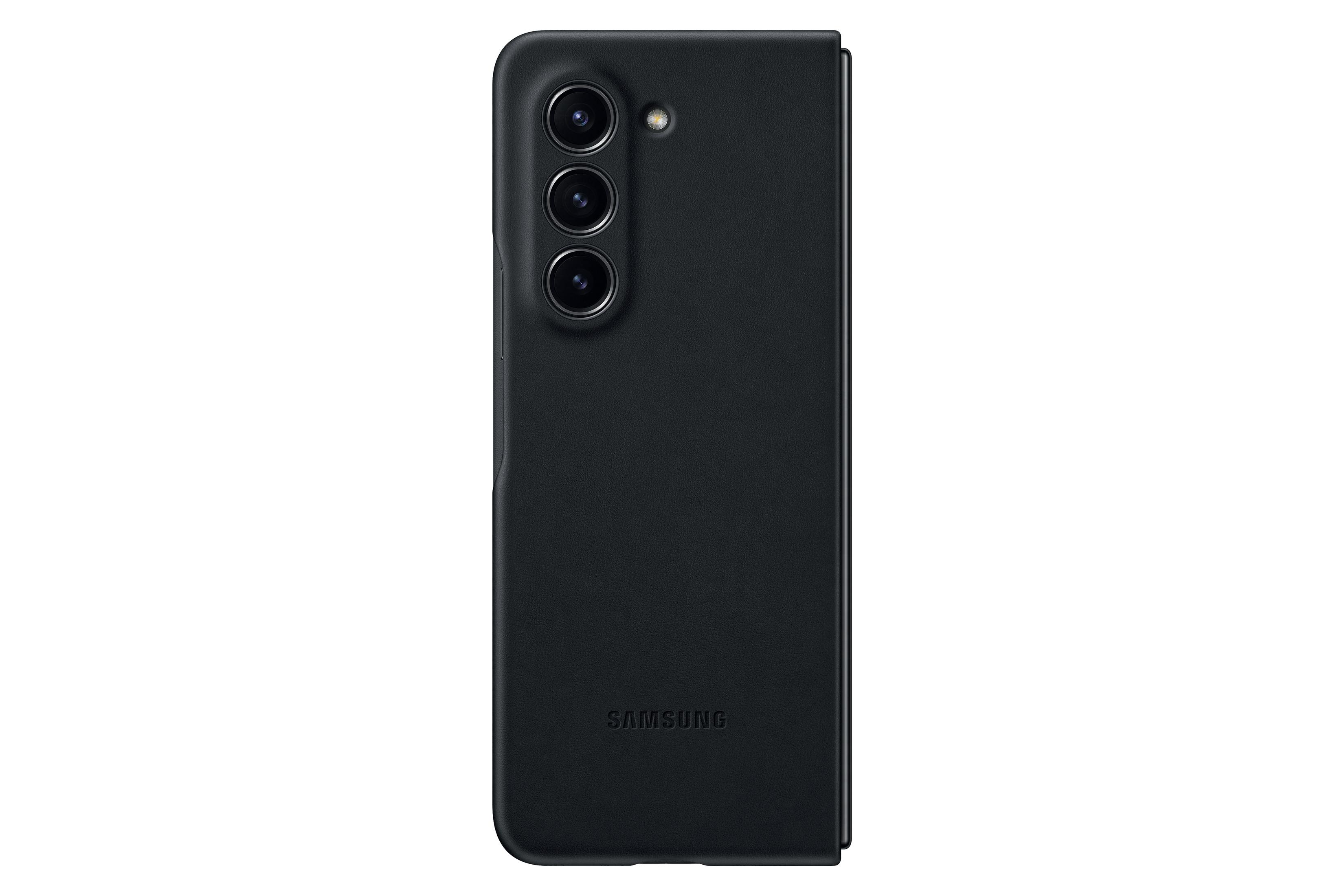 Gesloten zwarte Samsung smartphonehoes met drie camera's en het Samsung logo.
