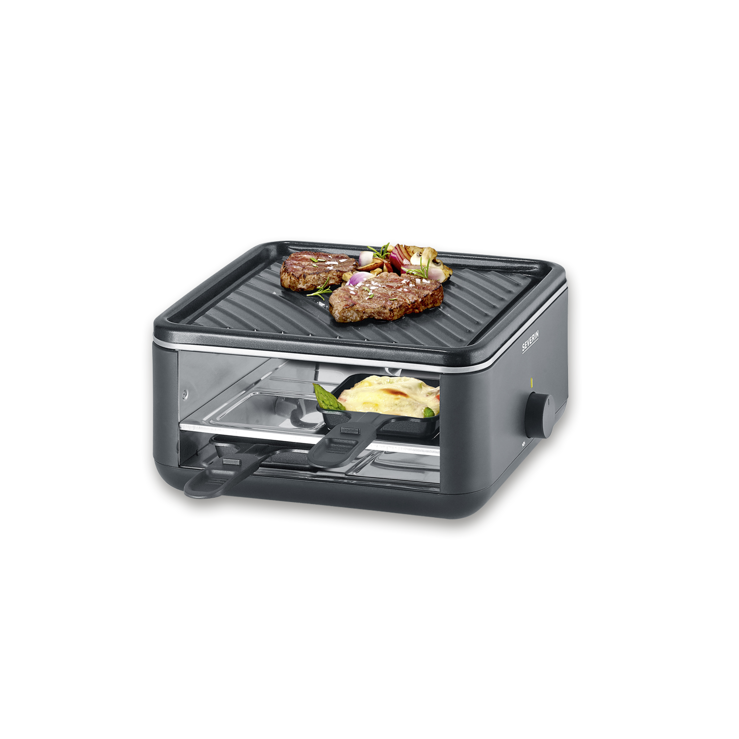 Mały, szary grill do raclette ze stekami i warzywami na wierzchu, topiącym się serem poniżej, na czarnym tle.