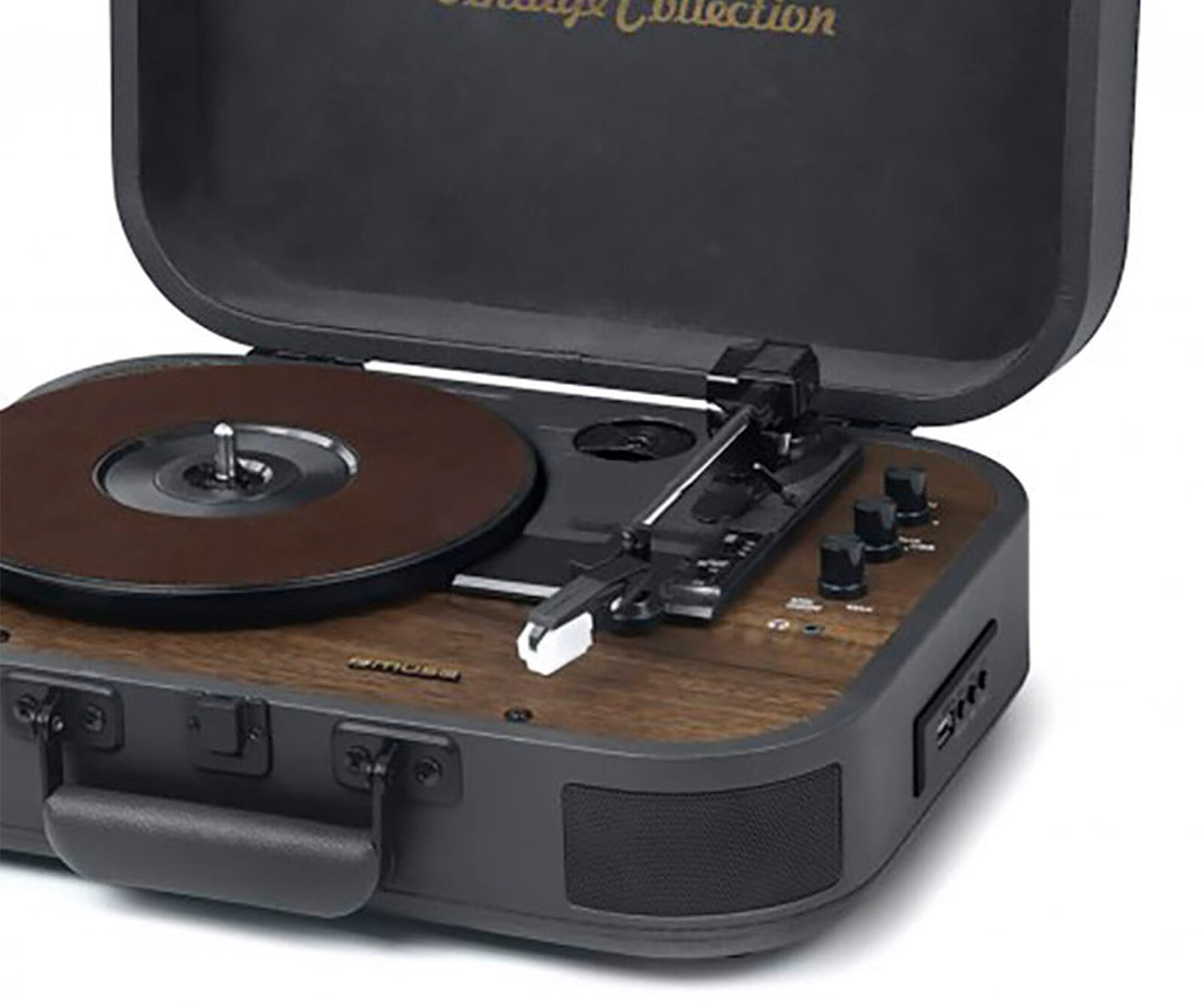 Tocadiscos de madera vintage. Tapa abierta, disco marrón y caja negra.