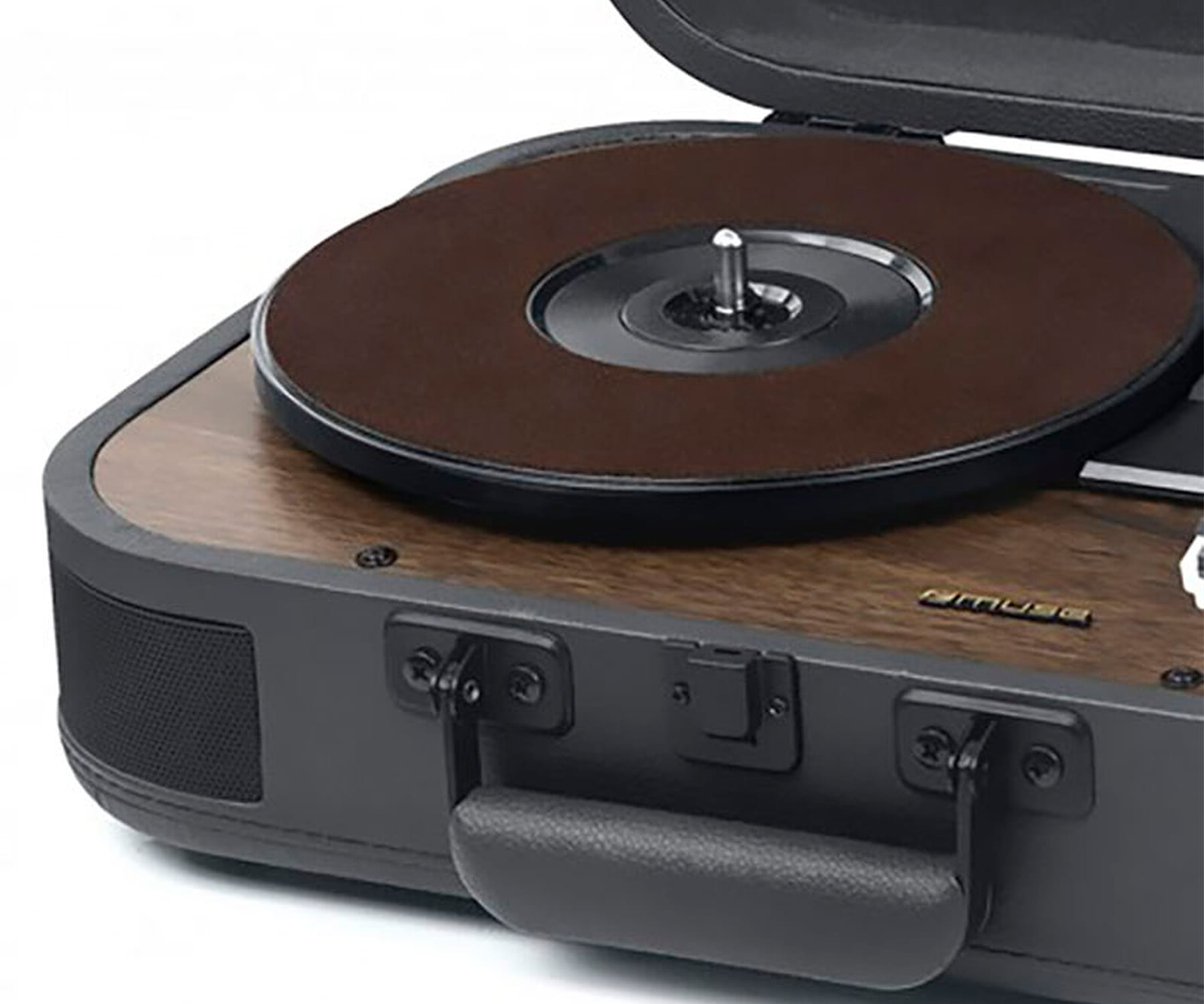 Tocadiscos de estilo vintage. Disco marrón encima. Detalles de madera y negro.