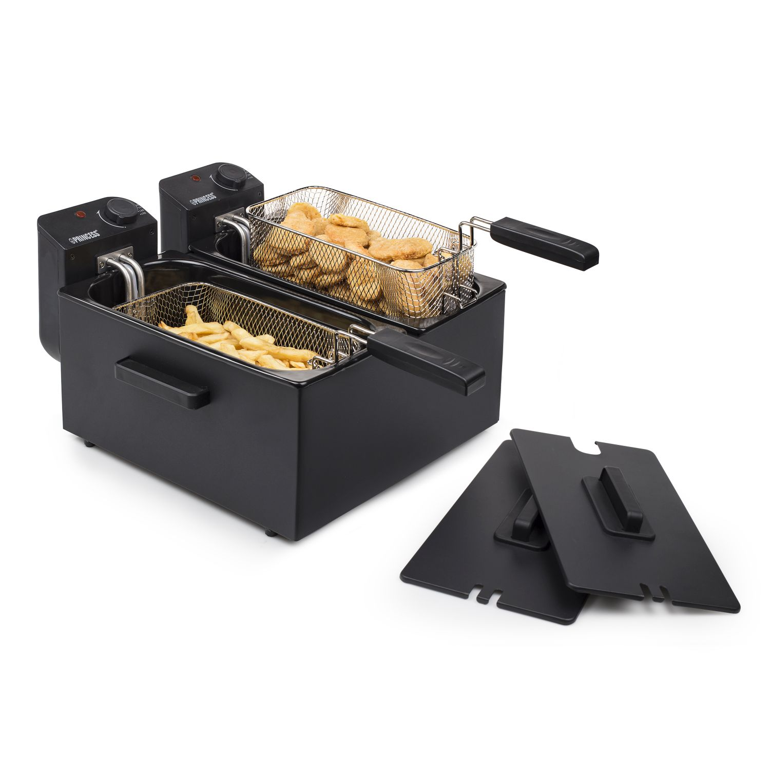 Schwarze Fritteuse mit zwei Körben, einem mit Pommes, einem mit Nuggets und zwei schwarzen Deckeln.