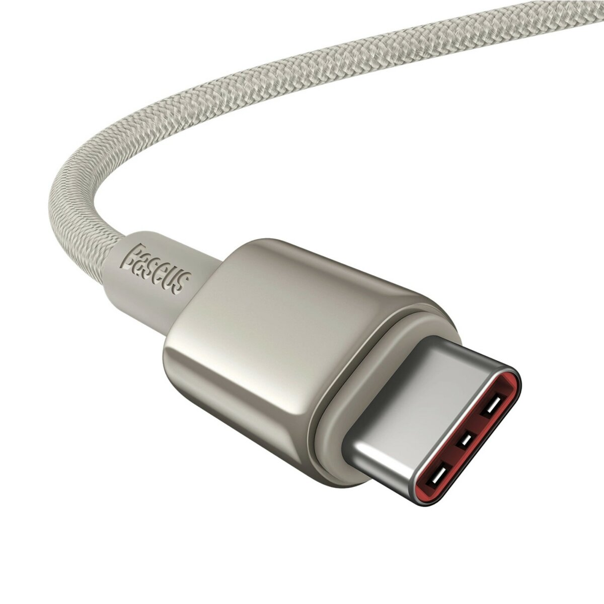 Zbliżenie złącza USB-C ze srebrną metalową obudową i czerwonym wnętrzem.