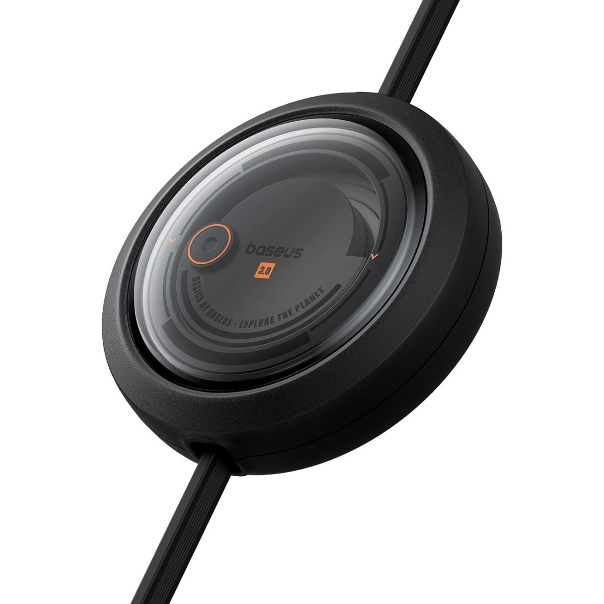 Czarny słuchawki Baseus, z przezroczystą plastikową osłoną i czarnym kablem na białym tle.