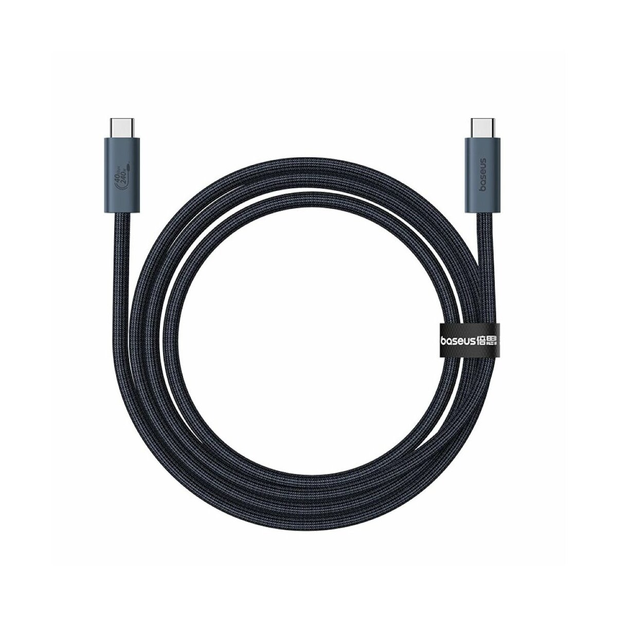 Ein schwarzes USB-C-Kabel mit blauen Steckern. Der Markenname ist auf dem Kabel aufgedruckt.