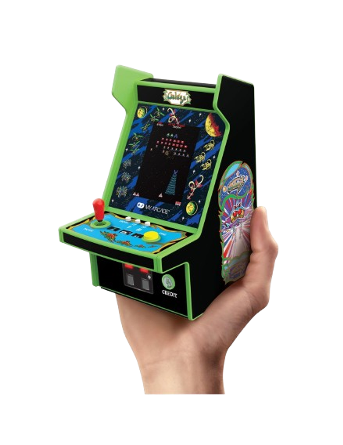 Mini gra arkadowa w dłoni. Zielono-czarna z joystickiem i przyciskami. Widoczna grafika gry.