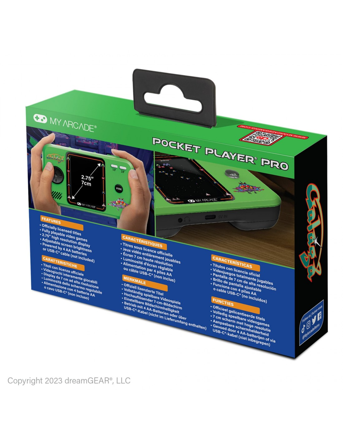 Pudełko z przenośną konsolą do gier. Zielone i czarne z tekstem i grafiką. Białe tło.