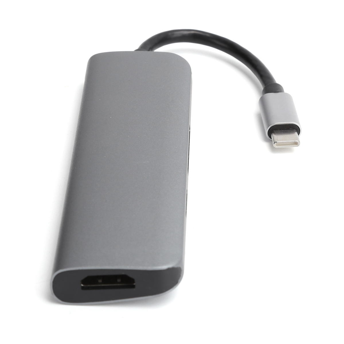 Ein grauer USB-C-Hub mit HDMI-Anschluss und Kabel mit USB-C-Anschluss, auf weißem Hintergrund.