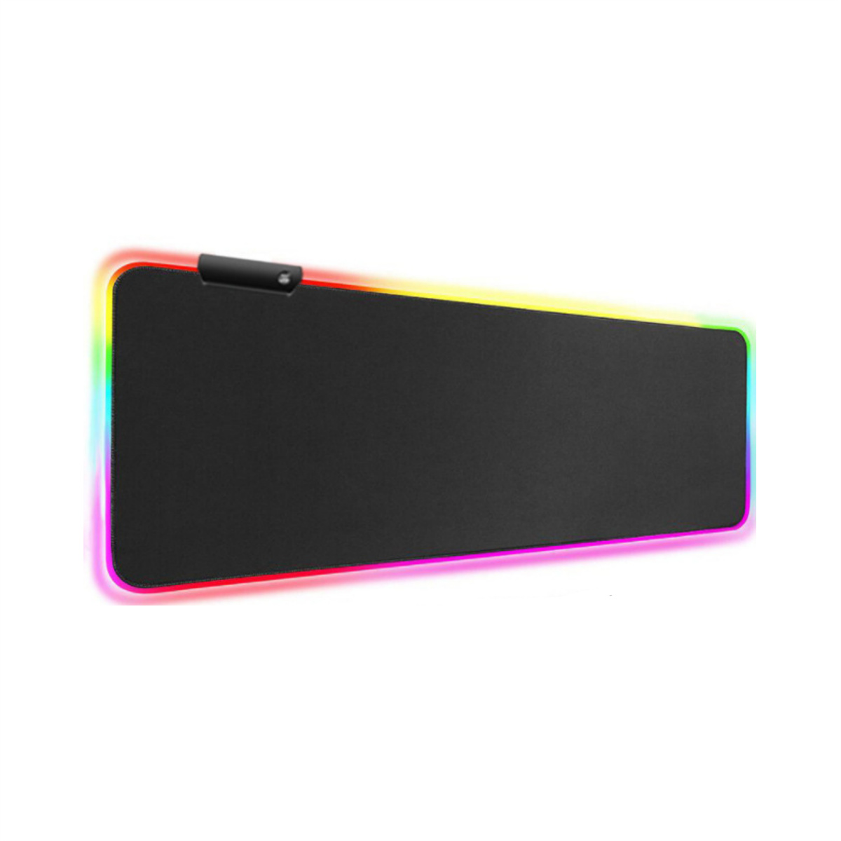 Langes, schwarzes Gaming-Mauspad mit RGB-Lichtern am Rand.