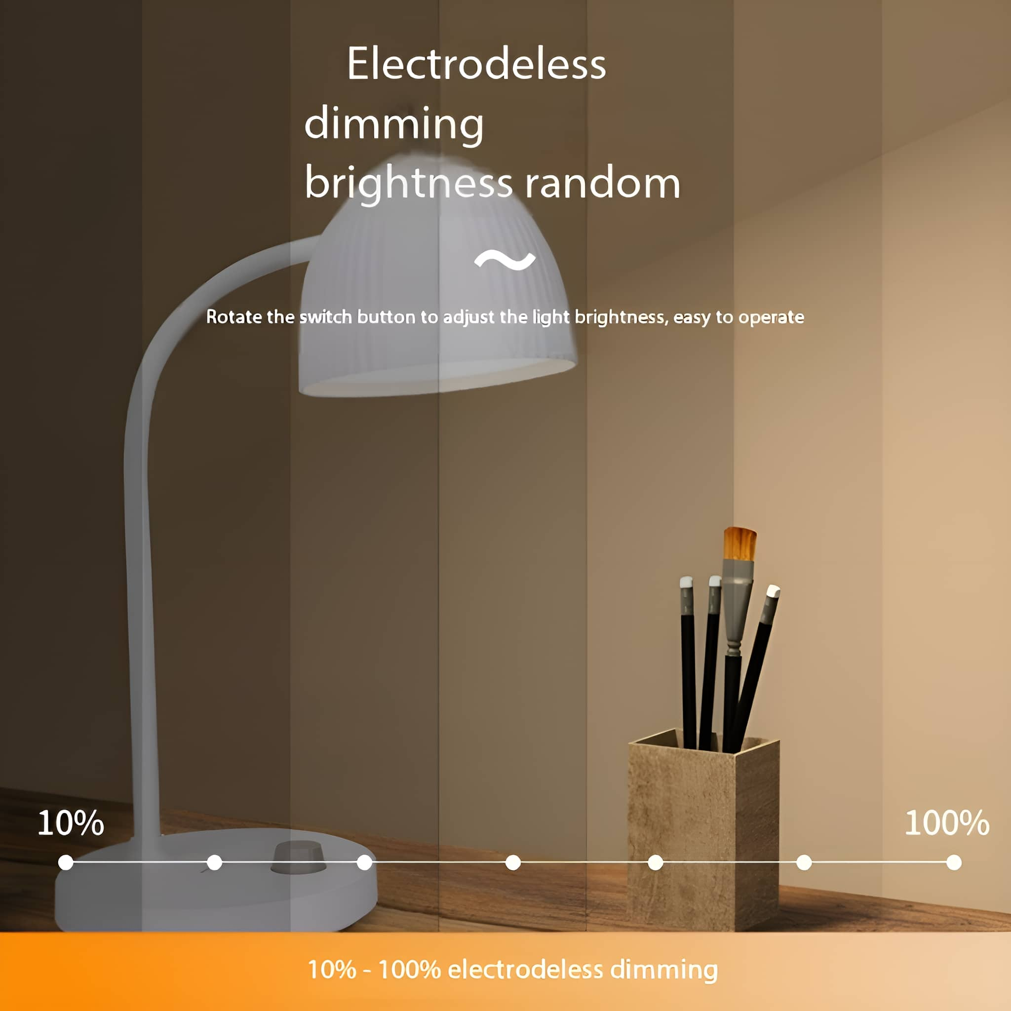 Eine weiße Schreibtischlampe mit einstellbarer Helligkeit, Pinsel in einem Holzhalter auf einem Tisch.