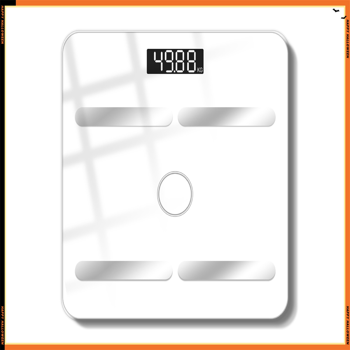 Weiße digitale Badezimmerwaage. Sie zeigt das Gewicht als 49,88 kg an. Halloween-Dekorationen rahmen das Bild ein.