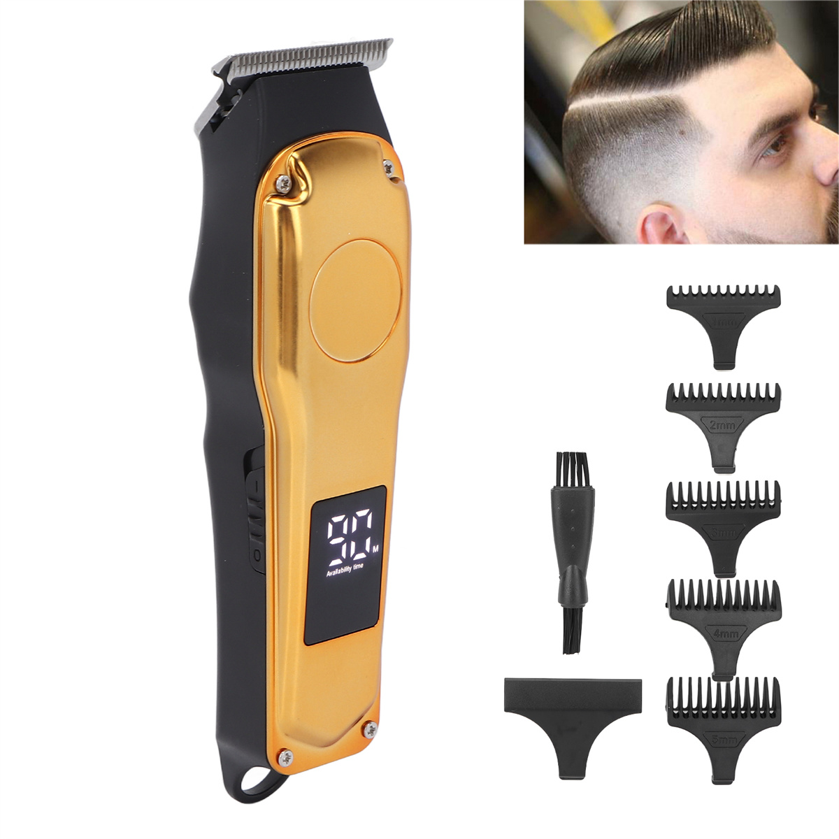 Goldener und schwarzer Haarschneider mit Zubehör und einem Mann, der sich die Haare schneiden lässt.
