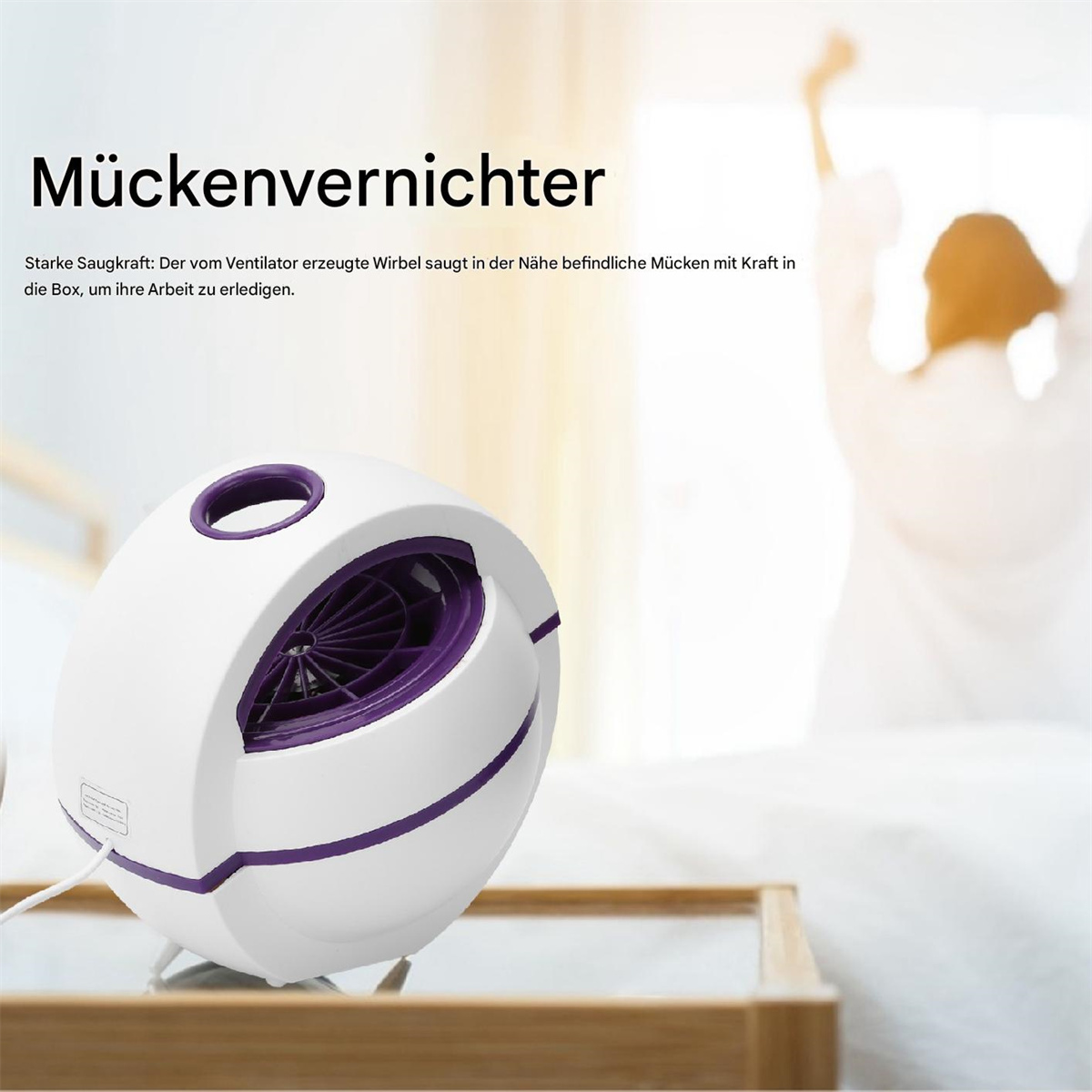 Ein weiß-violettes Mückenvernichtergerät, im Hintergrund eine sich dehnende Person.
