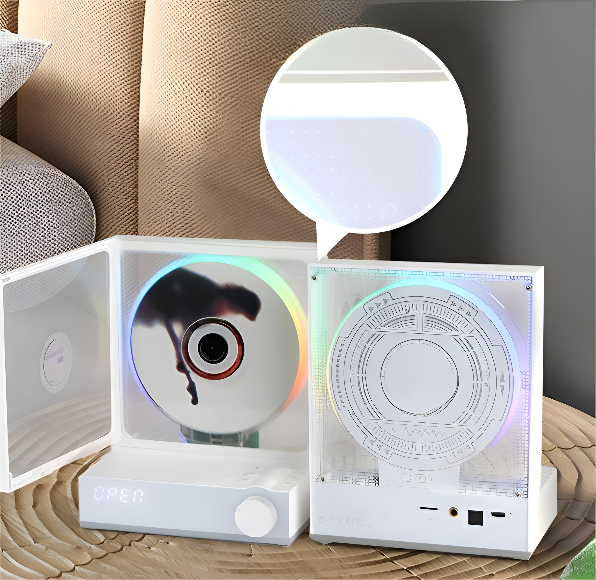 Ein weißer Disc-Player mit einer zentralen Disc, einem kleinen Bildschirm und einem weißen Drehknopf.