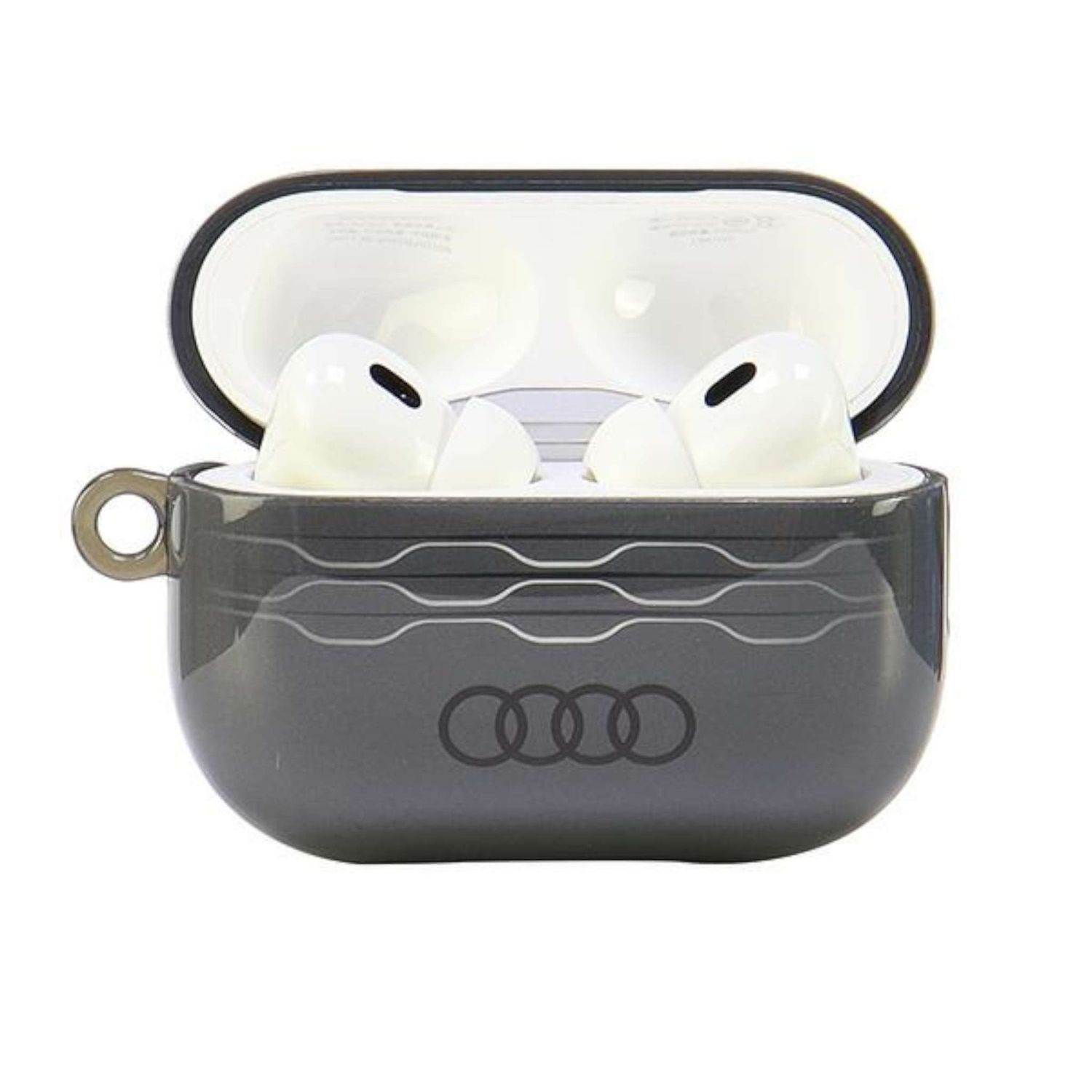 Custodia AirPods nera con logo Audi e due auricolari bianchi all'interno.
