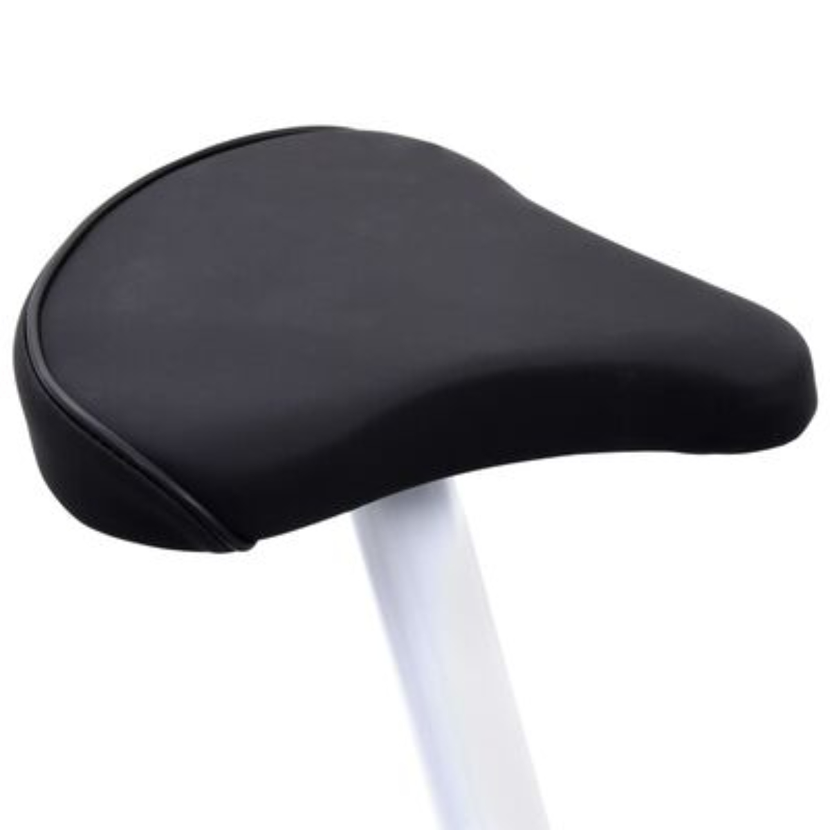 Schwarzer Fahrradsattel. Der Sattel ist auf einer weißen Stange montiert. Der Sitz besteht aus schwarzem Material.