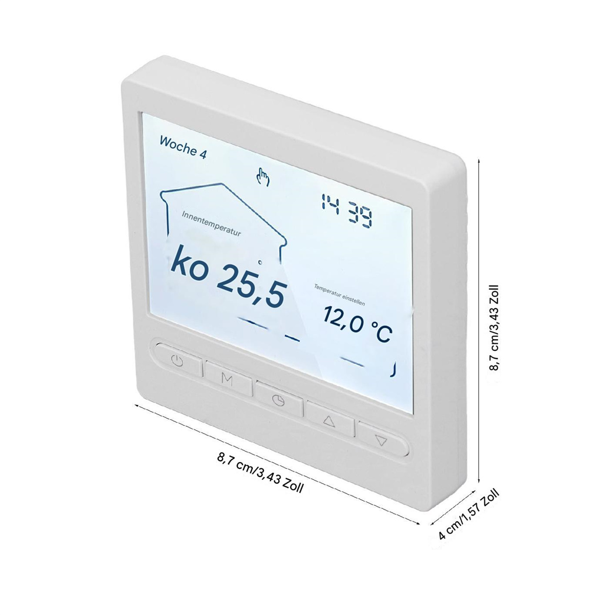 Weißes digitales Thermostat mit Display, das Temperatur, Uhrzeit und andere Einstellungen anzeigt. Der Hintergrund ist weiß.