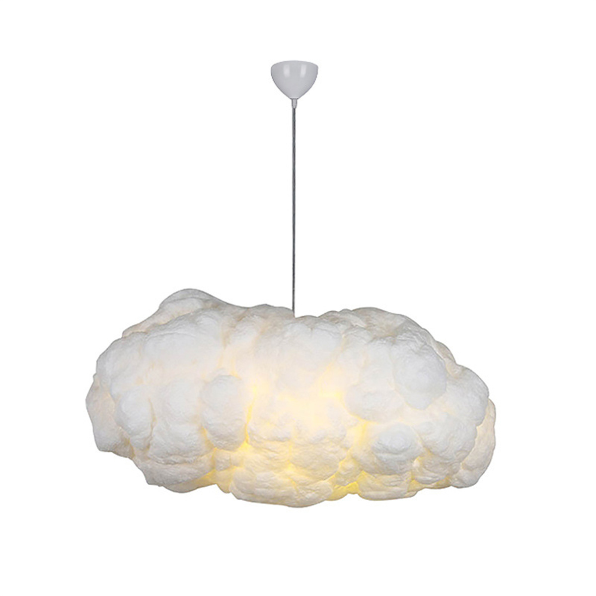Eine wolkenförmige Pendelleuchte, die von der Decke hängt und aus weißem Material besteht.