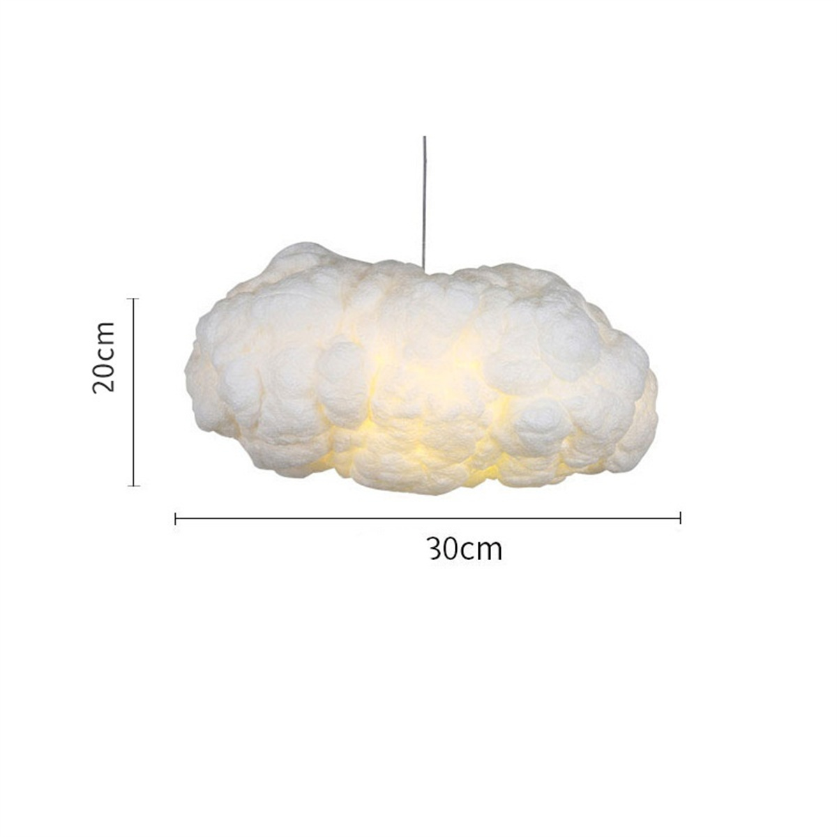 Wolkenförmige Lampe, die von der Decke hängt. Weiße, strukturierte Oberfläche, leuchtet.