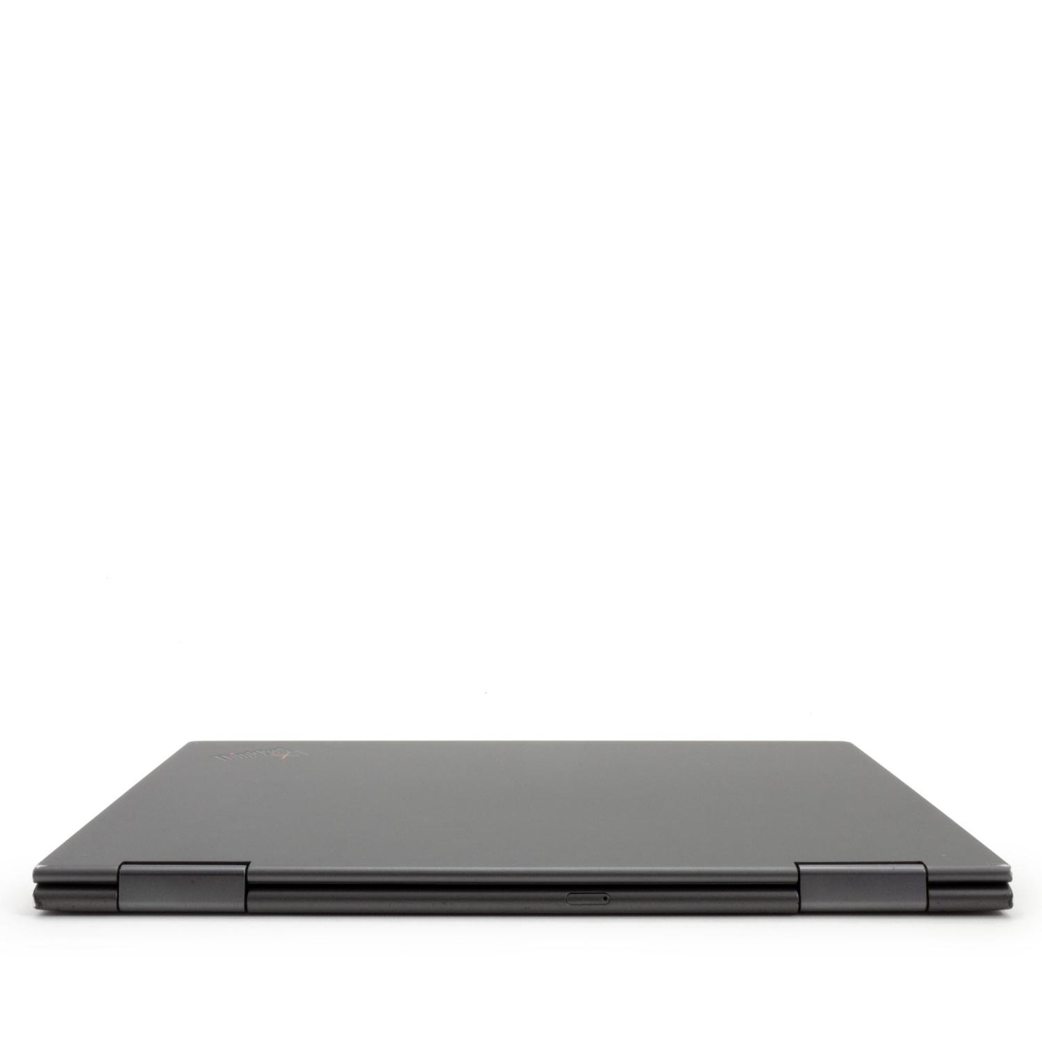 Ein geschlossener grauer Laptop auf weißem Hintergrund.