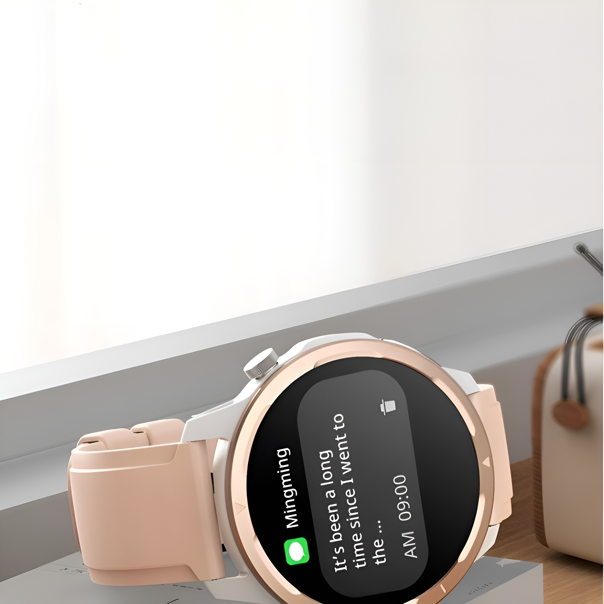 Smartwatch mit Textnachricht auf weißer Oberfläche, neben einem Smartphone.