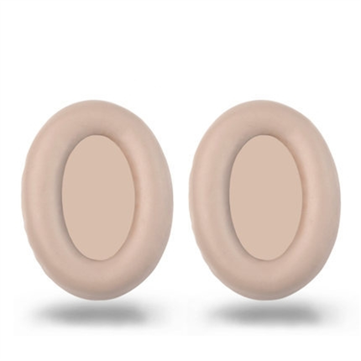 Zwei beige Ohrpolster auf weißem Hintergrund.