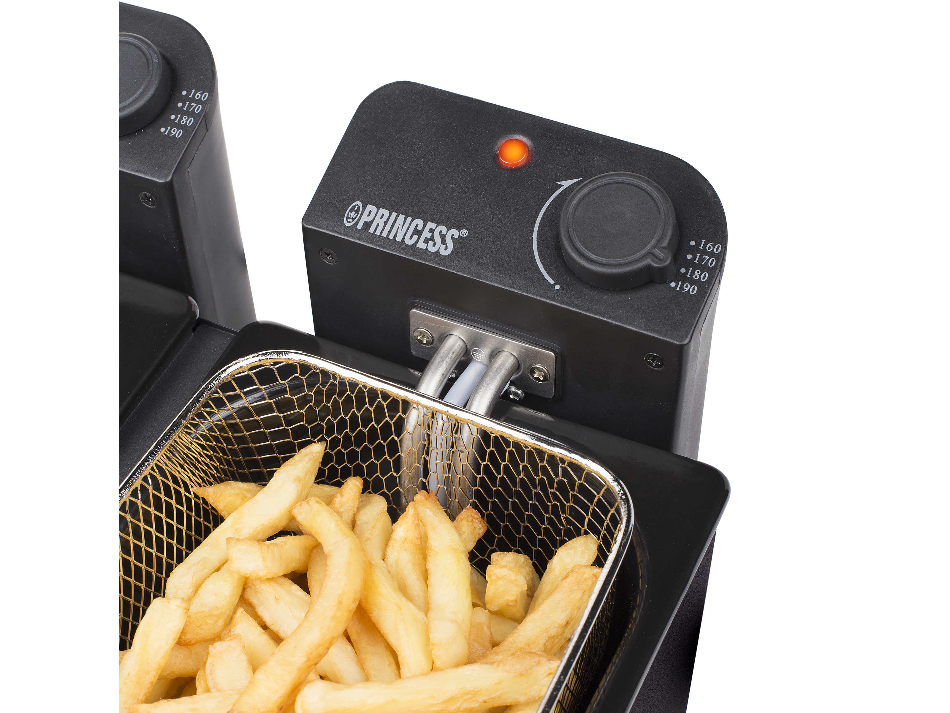 Nahaufnahme eines Friteusen-Bedienfelds mit Pommes Frites im Korb.