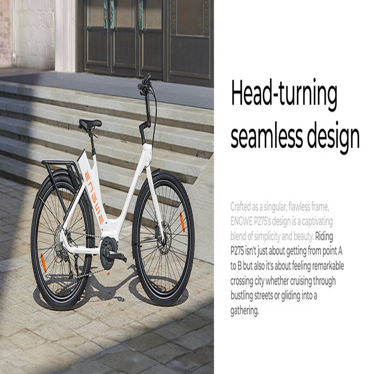 Bicicletta bianca e nera parcheggiata su un marciapiede, con testo sul design.