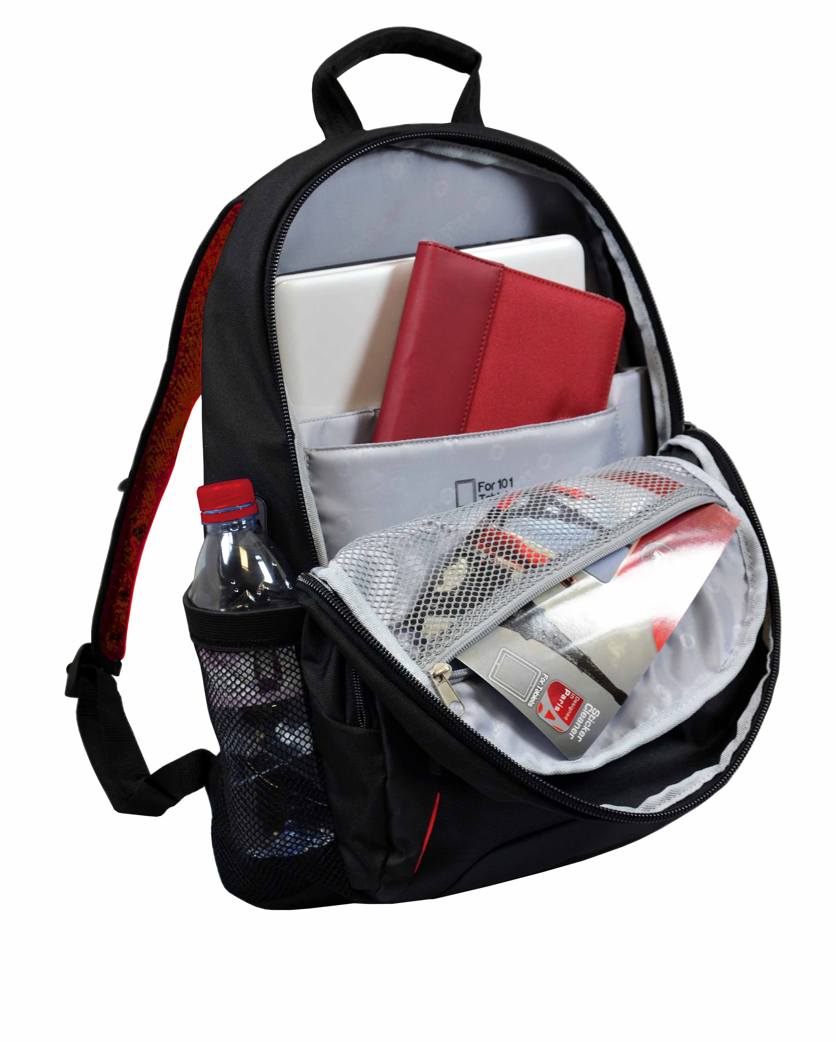 Schwarzer Rucksack offen, zeigt Laptop, rotes Tablet, Wasserflasche und verschiedene Gegenstände in Taschen.