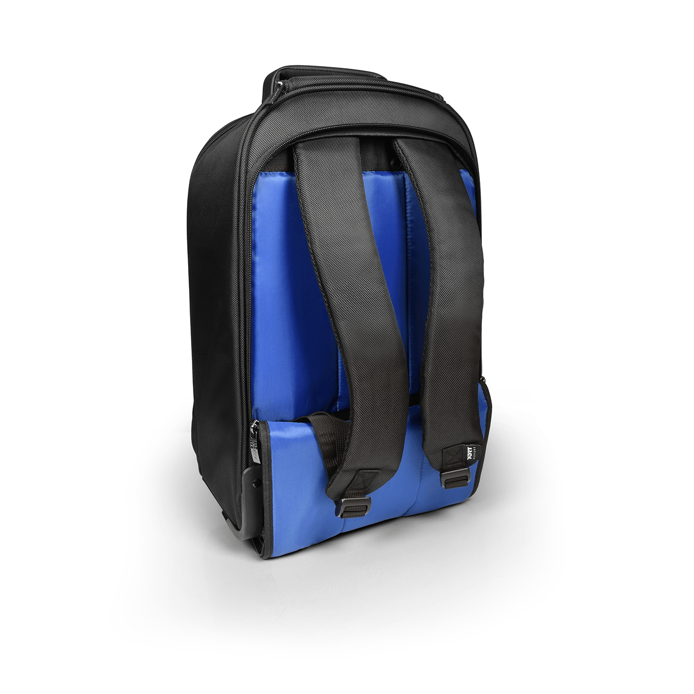 Rückansicht eines schwarz-blauen Rollrucksacks, vor weißem Hintergrund.