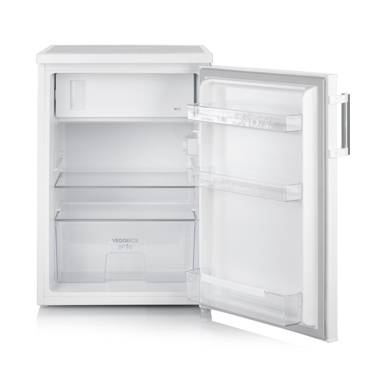 Weißer Mini-Kühlschrank mit offener Tür, zeigt Regale, Schublade und transparente Fächer.