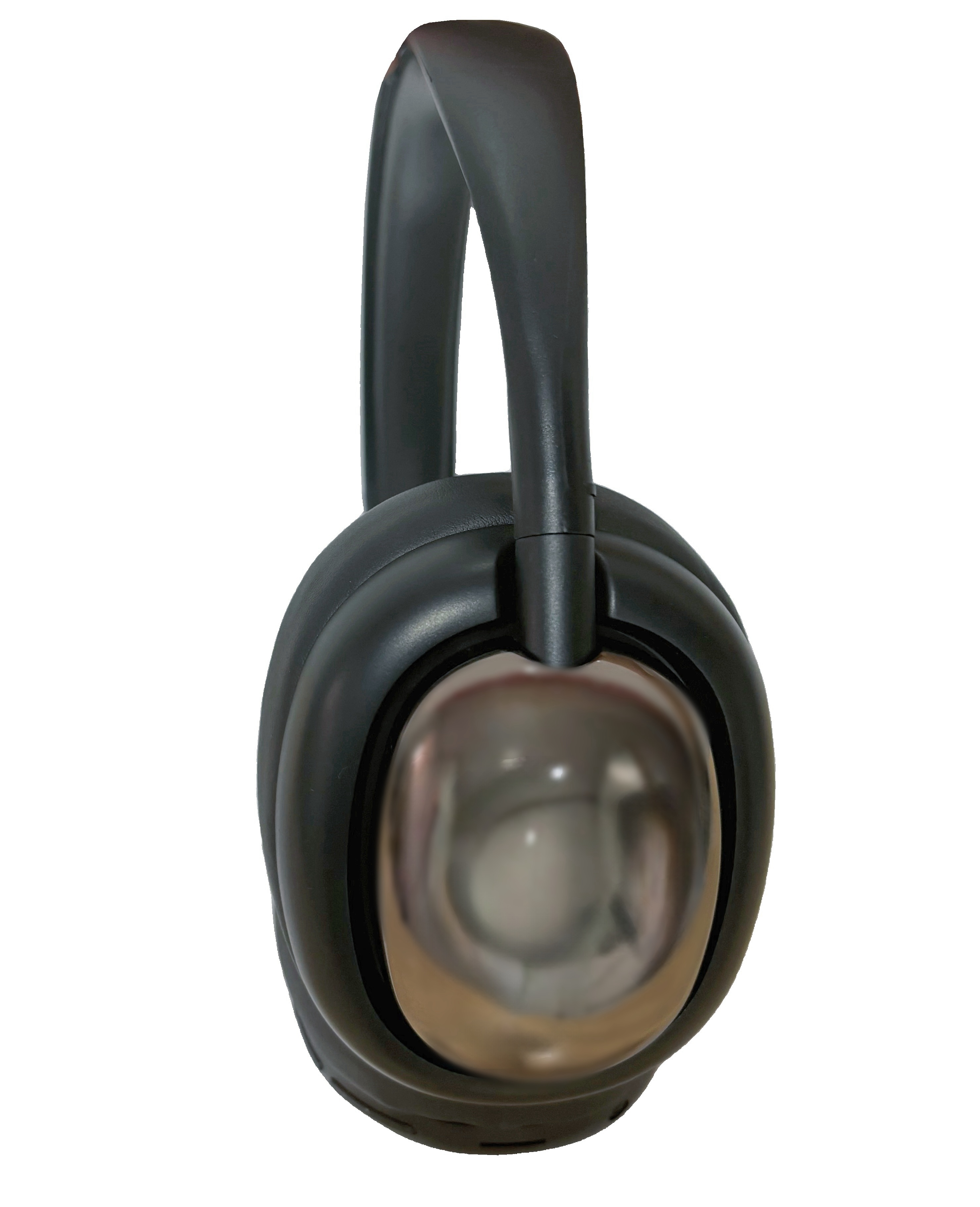 Auriculares negros con copas plateadas, aislados sobre blanco. Diadema y orejeras visibles.