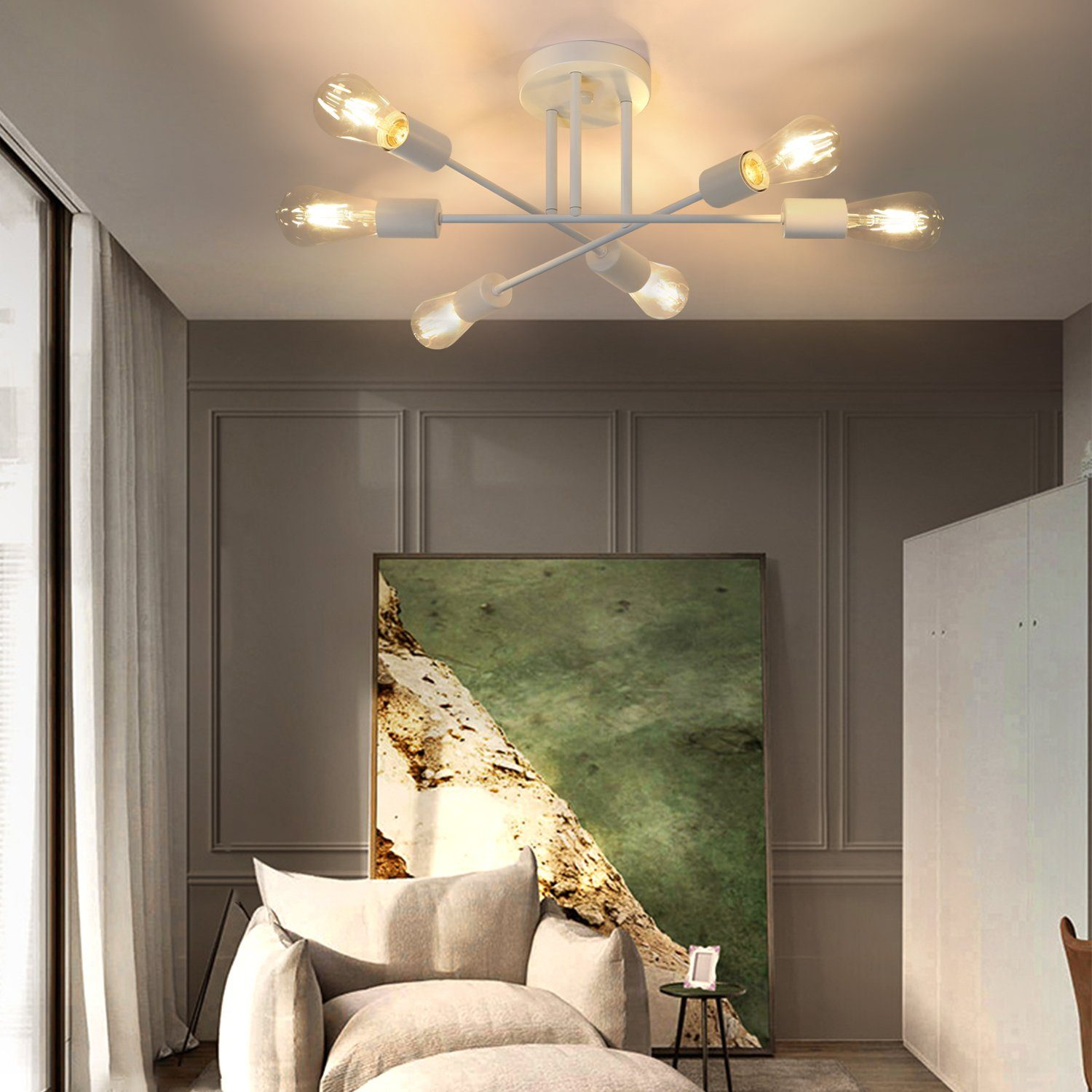 Nowoczesna lampa sufitowa z sześcioma żarówkami w salonie.