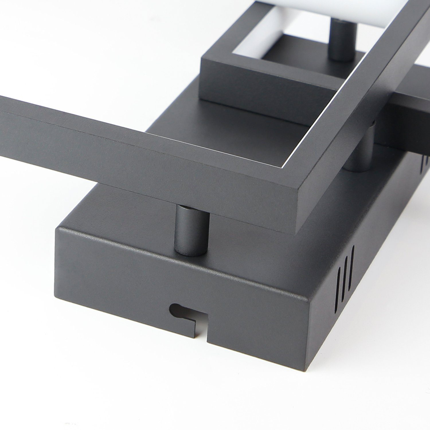 Szara i biała metalowa lampa ścienna, zbliżenie na białym tle.