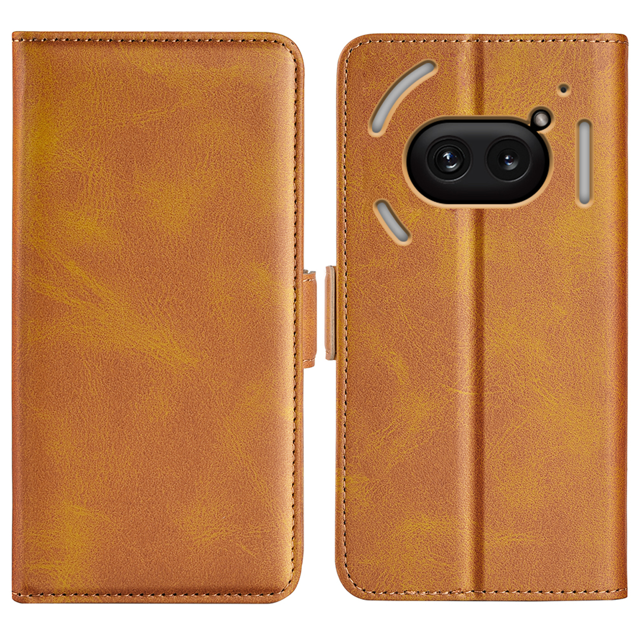 Un étui de téléphone en cuir marron, ouvert montrant l'appareil photo, sur fond blanc.